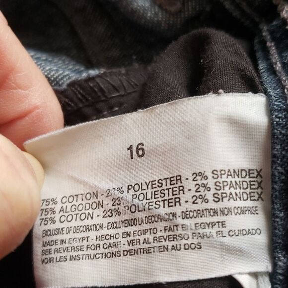 Gloria Vanderbilt Bermuda Jean Shorts. Size 16 - Picture 10 of 10